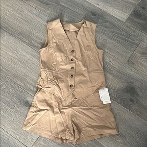 Commense Tan Women's Shorts Set - nwot